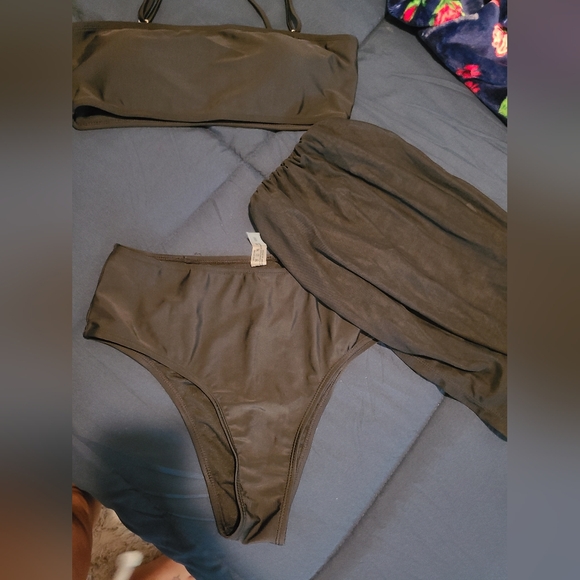 0x 3 piece swimsuit With Bottom Coverup - Picture 2 of 4